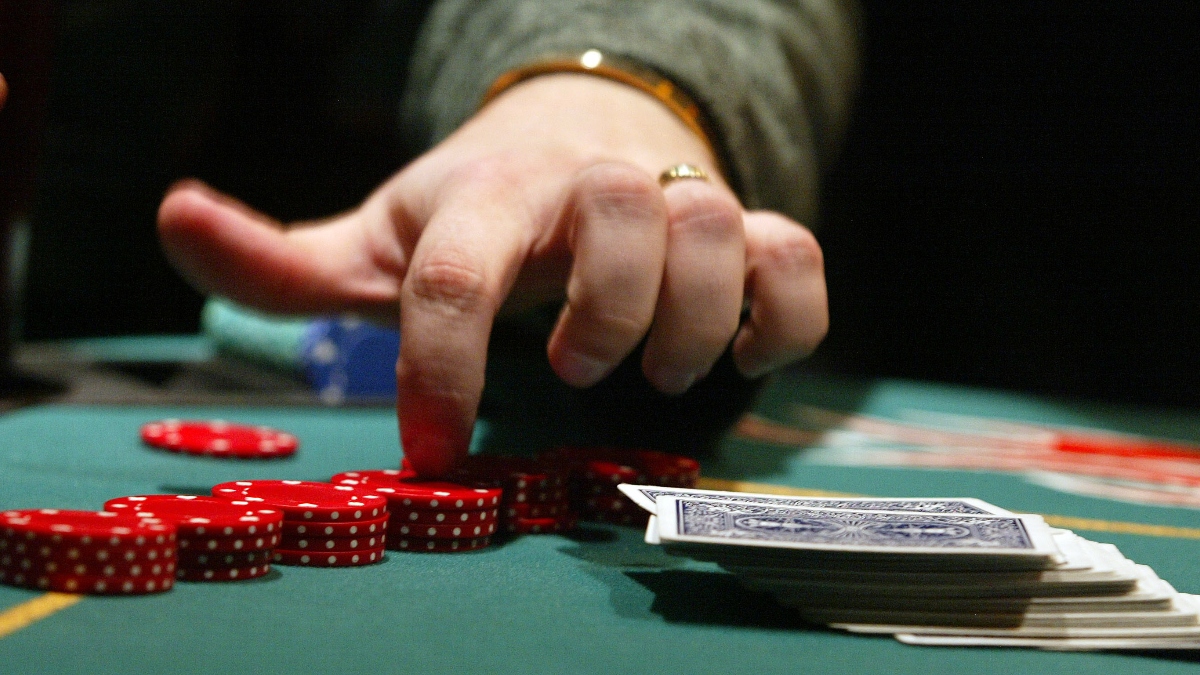 Playing Poker – Learn the Game First